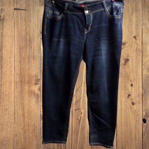 *SOLD* BONGO CAPRIS - SIZE 20